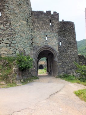 giriş ağ geçidi, akhtala Manastırı