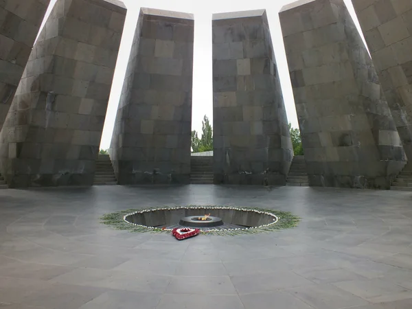 在亚美尼亚的 genociode 纪念永恒的火焰 — 图库照片