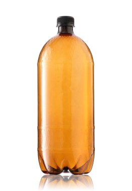 Beyaz zemin üzerinde büyük plastik şişe