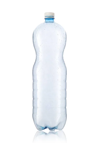 Άδειο Πλαστικό Μπουκάλι Μεταλλικό Νερό Λευκό Φόντο — Φωτογραφία Αρχείου