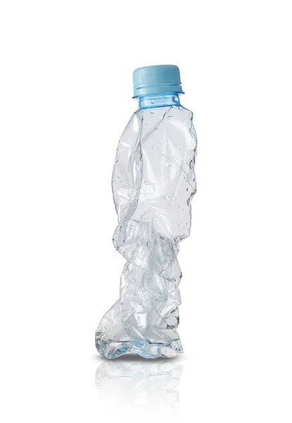 白い背景に小さな砕いたプラスチックボトル — ストック写真