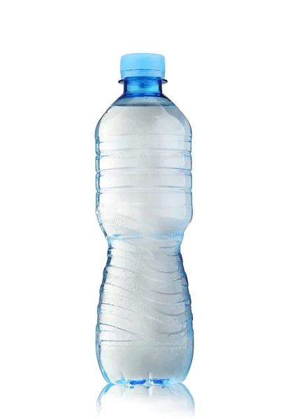 Plastic Flesje Met Water Een Witte Achtergrond — Stockfoto