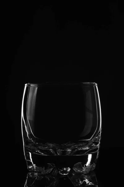Gelas Kosong Untuk Minuman Dengan Latar Belakang Hitam — Stok Foto