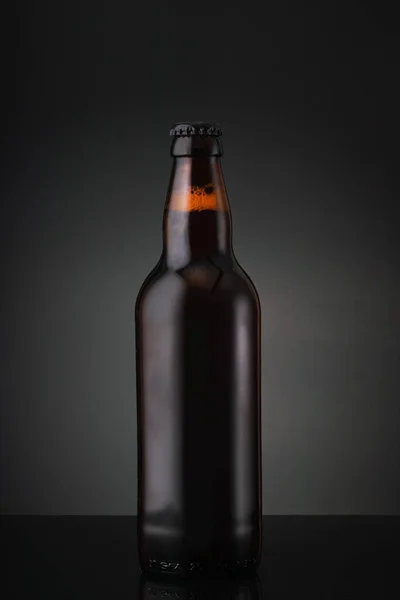 Bottiglia Marrone Con Birra — Foto Stock