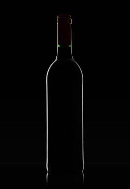 Bir şişe kırmızı şarap.