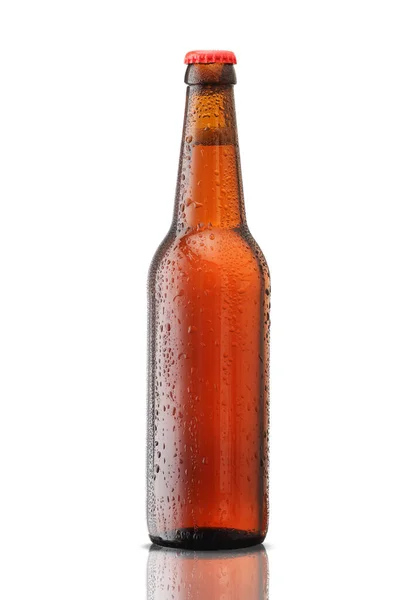 Botella Marrón Con Cerveza Sobre Fondo Blanco — Foto de Stock