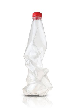 Beyaz arka planda büyük plastik soda şişesi.