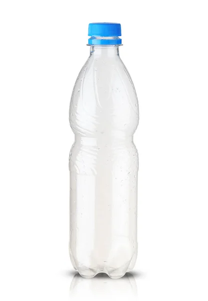 Una Pequeña Botella Agua Plástico Sobre Fondo Blanco —  Fotos de Stock