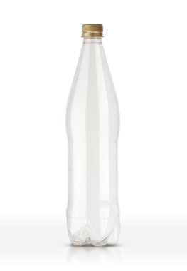 Beyaz arka planda ince plastik şişe