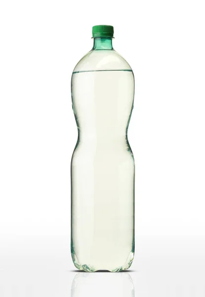 Plastikflasche Mit Quellwasser Auf Weißem Hintergrund — Stockfoto
