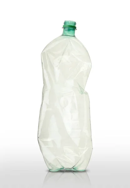 白い背景に空のプラスチック製のスプリングウォーターボトル — ストック写真