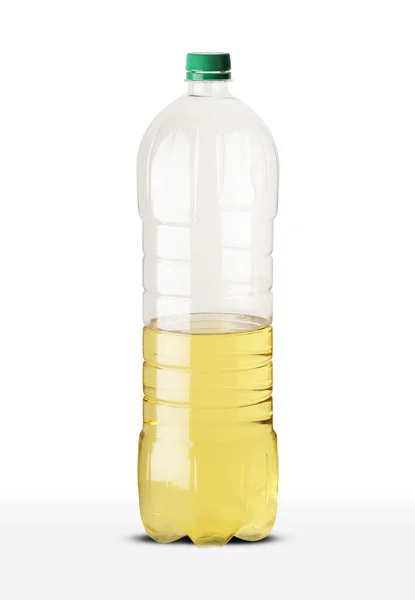 Botol Plastik Dengan Minuman Pada Latar Belakang Putih — Stok Foto