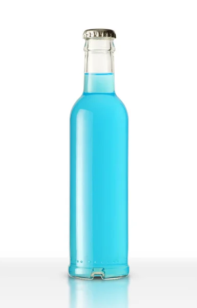 Una Pequeña Botella Vidrio Con Una Bebida Sobre Fondo Blanco — Foto de Stock