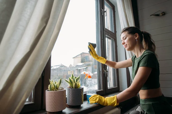 Weekend Homework Young Pretty Woman Washes Window Cozy Living Room — Stock Photo, Image