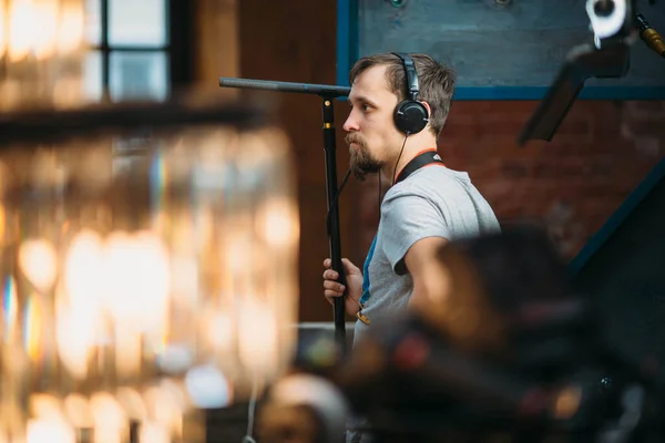 Hangmérnök Mikrofonnal Forgatáson Egy Professzionális Hangmérnök Dolgozik Egy Film Reklám — Stock Fotó