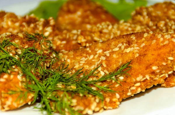 Fileto balık ve salata Stok Resim