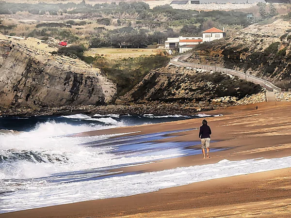 Pessoa Que Corre Praia Perto Oceano — Fotografia de Stock