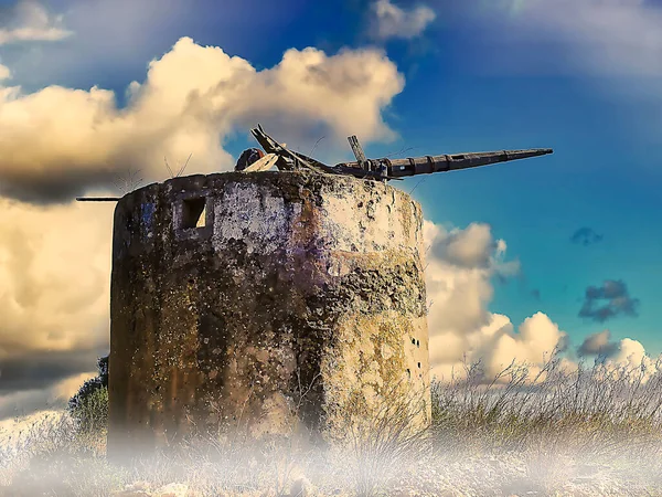 Blick Auf Eine Alte Verlassene Mühle Mit Bewölktem Himmel — Stockfoto