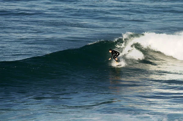 Surfista Topo Onda Oceano Atlântico — Fotografia de Stock