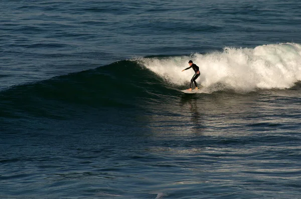 Surfista Cima Ola Océano Atlántico — Foto de Stock