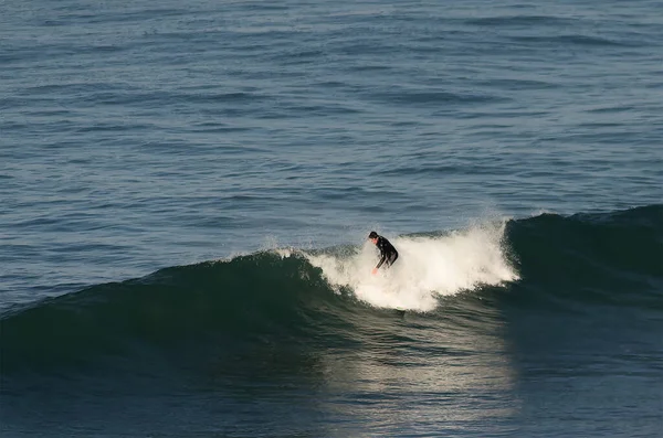 Surfista Topo Onda Oceano Atlântico — Fotografia de Stock