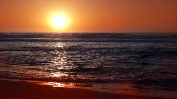 Słońce Zachodzi Portugalskim Wybrzeżu Atlantyku Obrazy Stockowe bez tantiem