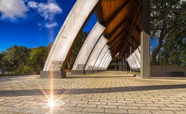 Yeni bir binanın kemerlerinin altına bak
