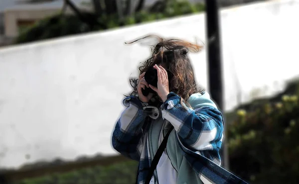 Photographer Taking Pictures Windy Day — Stock Photo, Image