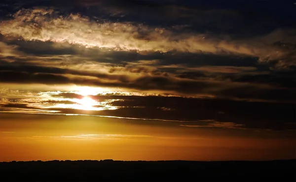 Сельский Пейзаж Впечатляющим Небом Закате — стоковое фото
