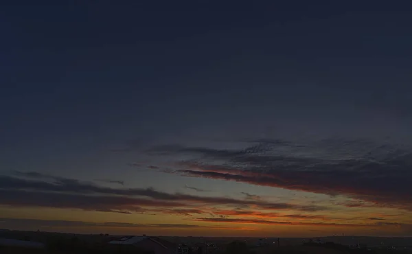 Ländliche Landschaft Bei Sonnenaufgang Mit Bewölktem Himmel — Stockfoto