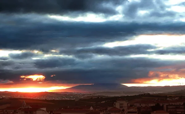 Alba Sulle Colline Vicino Villaggio — Foto Stock