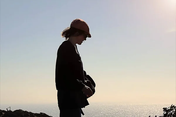 Mulher Adulta Com Óculos Sol Luz Pôr Sol — Fotografia de Stock