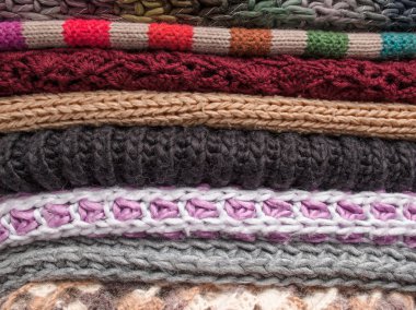 yün elbise yığını