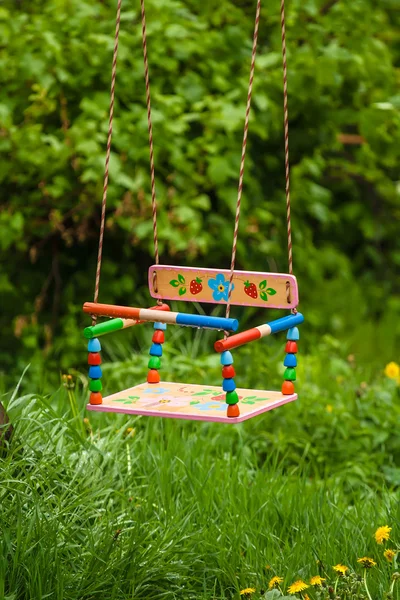 çocuğun salıncak boş