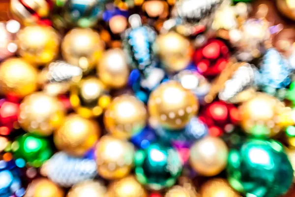 Pile de boules de Noël colorées — Photo