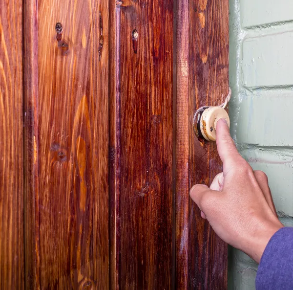 Person calls doorbell — Stock Photo, Image