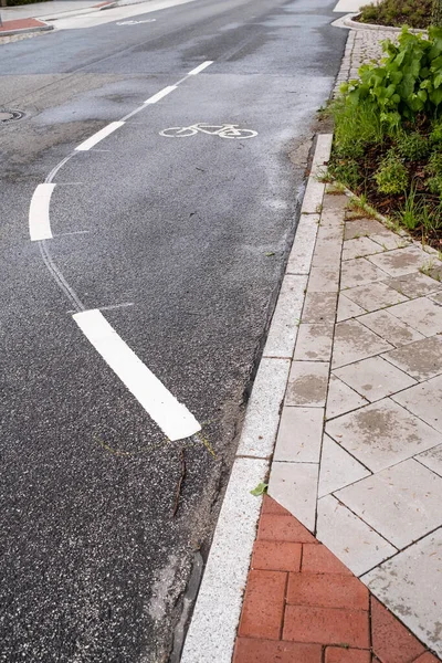 Schilder Auf Einer Asphaltierten Straße Die Das Radfahren Der Stadt — Stockfoto
