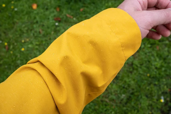 Gotas Una Chaqueta Impermeable Con Impregnación Repelente Agua Aire Libre — Foto de Stock