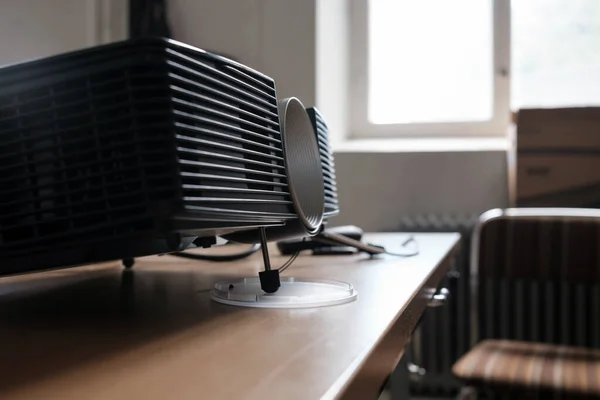 Projecteur Présentation Dans Ancien Auditorium Classe Authentique Sur Table Sur — Photo