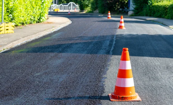 Construction Cones Marking Part Road Layer Fresh Asphalt — Stockfoto