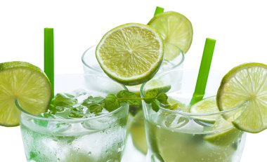 taze limon ve nane ile içki