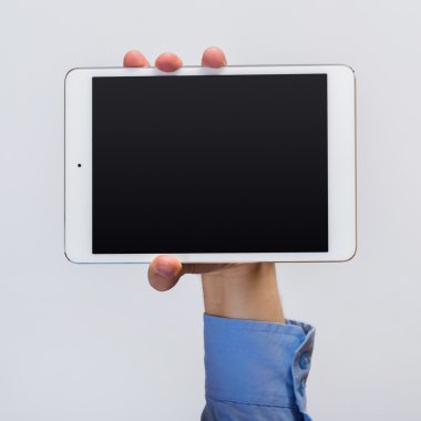 elinde beyaz tablet pc