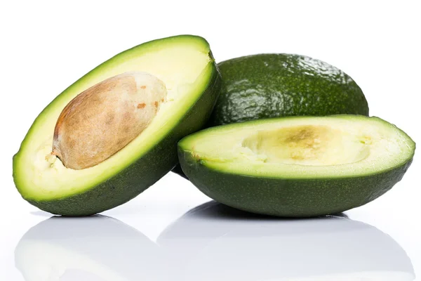 Verse groene avocado — Stockfoto