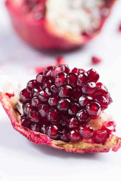 Färskt granatäpple — Stockfoto