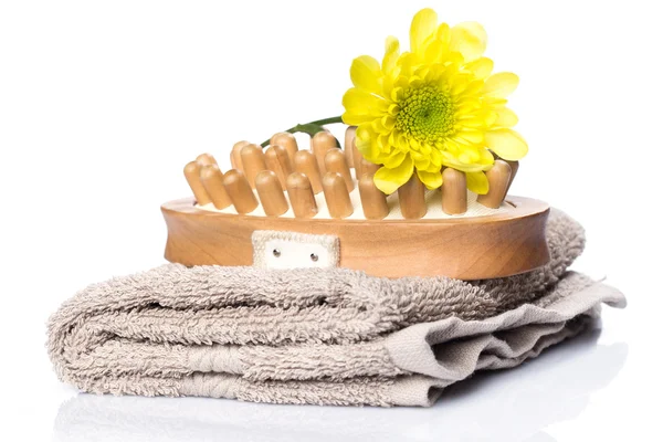 Towel and brush for massage — Stock Photo, Image