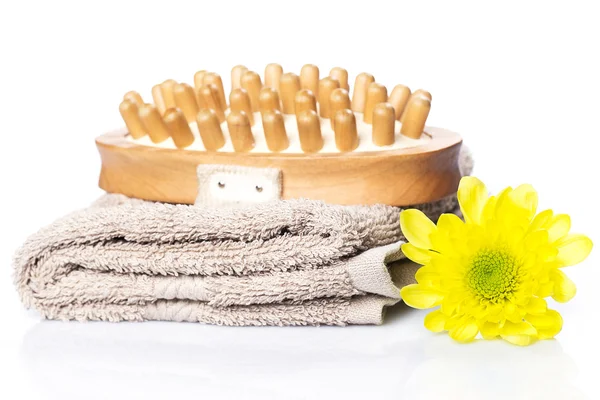 Towel and brush for massage — Stock Photo, Image