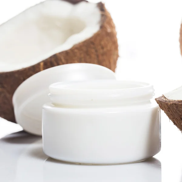 Coconut and moisturizer cream — Stock Photo, Image