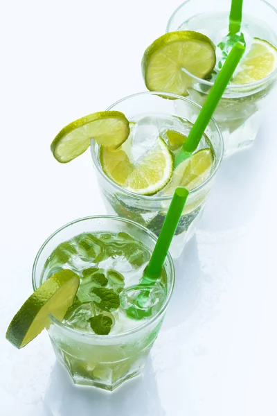 Fresh drink with lime and mint — Stock Photo, Image