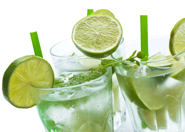 Fräsch drink med lime och mynta — Stockfoto