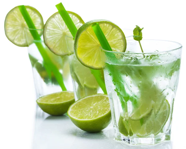 Fresh drink with lime and mint — Stock Photo, Image